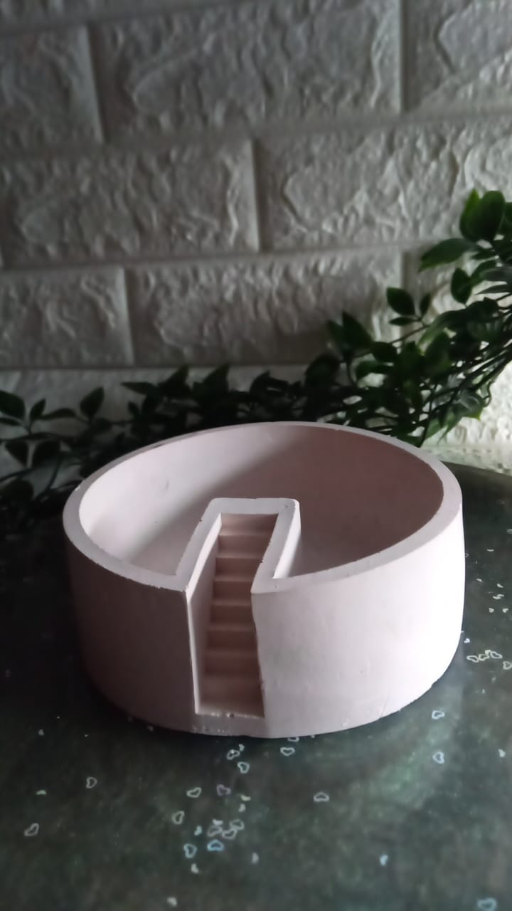 Round Ladder Flower Pot - Crafters Blend